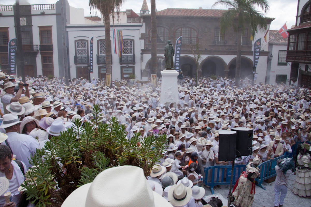 Los Indianos carnival in Santa Cruz de La Palma, a plaza full of people dressed in white